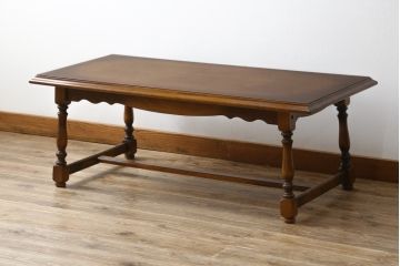 和製ビンテージ　希少な廃番品　オールドカリモク(karimoku)　コロニアルシリーズ　クラシカルな佇まいで大人な雰囲気を演出するセンターテーブル(ローテーブル、リビングテーブル)(R-080169)