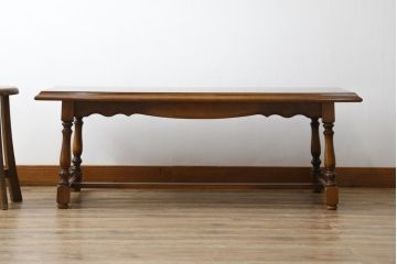 和製ビンテージ　希少な廃番品　オールドカリモク(karimoku)　コロニアルシリーズ　クラシカルな佇まいで大人な雰囲気を演出するセンターテーブル(ローテーブル、リビングテーブル)(R-080169)