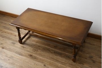 和製ビンテージ　希少な廃番品　オールドカリモク(karimoku)　コロニアルシリーズ　クラシカルな佇まいで大人な雰囲気を演出するセンターテーブル(ローテーブル、リビングテーブル)(R-080169)
