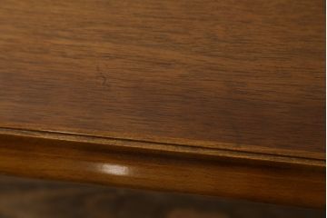 和製ビンテージ　希少な廃番品　オールドカリモク(karimoku)　コロニアルシリーズ　クラシカルな佇まいで大人な雰囲気を演出するセンターテーブル(ローテーブル、リビングテーブル)(R-080169)