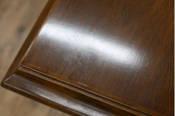 和製ビンテージ　希少な廃番品　オールドカリモク(karimoku)　コロニアルシリーズ　クラシカルな佇まいで大人な雰囲気を演出するセンターテーブル(ローテーブル、リビングテーブル)(R-080169)