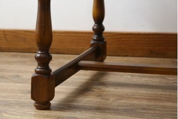 和製ビンテージ　希少な廃番品　オールドカリモク(karimoku)　コロニアルシリーズ　クラシカルな佇まいで大人な雰囲気を演出するセンターテーブル(ローテーブル、リビングテーブル)(R-080169)