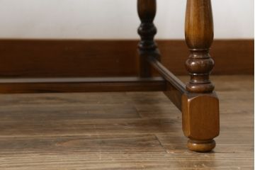 和製ビンテージ　希少な廃番品　オールドカリモク(karimoku)　コロニアルシリーズ　クラシカルな佇まいで大人な雰囲気を演出するセンターテーブル(ローテーブル、リビングテーブル)(R-080169)