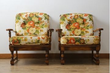 和製ビンテージ　希少な廃番品　オールドカリモク(karimoku)　コロニアルシリーズ　上品な佇まいが魅力の1Pソファ2脚セット(ラウンジチェア、アームチェア、1人掛け、ヴィンテージ)(R-080171)