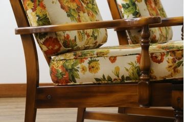 和製ビンテージ　希少な廃番品　オールドカリモク(karimoku)　コロニアルシリーズ　上品な佇まいが魅力の1Pソファ2脚セット(ラウンジチェア、アームチェア、1人掛け、ヴィンテージ)(R-080171)