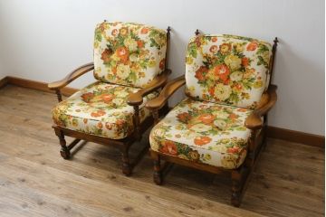 和製ビンテージ　希少な廃番品　オールドカリモク(karimoku)　コロニアルシリーズ　上品な佇まいが魅力の1Pソファ2脚セット(ラウンジチェア、アームチェア、1人掛け、ヴィンテージ)(R-080171)