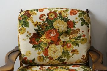 和製ビンテージ　希少な廃番品　オールドカリモク(karimoku)　コロニアルシリーズ　上品な佇まいが魅力の1Pソファ2脚セット(ラウンジチェア、アームチェア、1人掛け、ヴィンテージ)(R-080171)