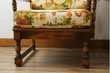 和製ビンテージ　希少な廃番品　オールドカリモク(karimoku)　コロニアルシリーズ　上品な佇まいが魅力の1Pソファ2脚セット(ラウンジチェア、アームチェア、1人掛け、ヴィンテージ)(R-080171)
