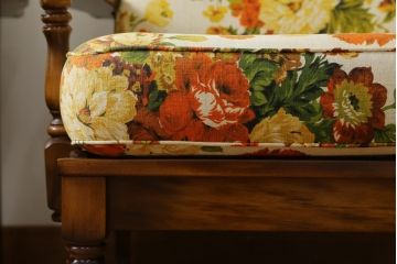 和製ビンテージ　希少な廃番品　オールドカリモク(karimoku)　コロニアルシリーズ　上品な佇まいが魅力の1Pソファ2脚セット(ラウンジチェア、アームチェア、1人掛け、ヴィンテージ)(R-080171)