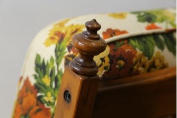 和製ビンテージ　希少な廃番品　オールドカリモク(karimoku)　コロニアルシリーズ　上品な佇まいが魅力の1Pソファ2脚セット(ラウンジチェア、アームチェア、1人掛け、ヴィンテージ)(R-080171)