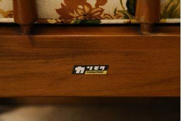 和製ビンテージ　希少な廃番品　オールドカリモク(karimoku)　コロニアルシリーズ　上品な佇まいが魅力の1Pソファ2脚セット(ラウンジチェア、アームチェア、1人掛け、ヴィンテージ)(R-080171)