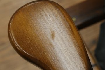 和製ビンテージ　希少な廃番品　オールドカリモク(karimoku)　コロニアルシリーズ　上品な佇まいが魅力の1Pソファ2脚セット(ラウンジチェア、アームチェア、1人掛け、ヴィンテージ)(R-080171)
