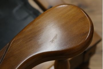 和製ビンテージ　希少な廃番品　オールドカリモク(karimoku)　コロニアルシリーズ　上品な佇まいが魅力の1Pソファ2脚セット(ラウンジチェア、アームチェア、1人掛け、ヴィンテージ)(R-080171)
