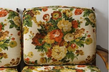 和製ビンテージ　希少な廃番品　オールドカリモク(karimoku)　コロニアルシリーズ　上品な佇まいが魅力の2Pソファ(アームチェア、2人掛け、ヴィンテージ)(R-080172)