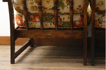 和製ビンテージ　希少な廃番品　オールドカリモク(karimoku)　コロニアルシリーズ　上品な佇まいが魅力の2Pソファ(アームチェア、2人掛け、ヴィンテージ)(R-080172)