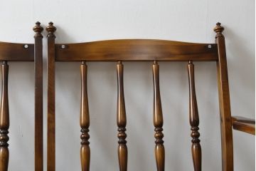 和製ビンテージ　希少な廃番品　オールドカリモク(karimoku)　コロニアルシリーズ　上品な佇まいが魅力の2Pソファ(アームチェア、2人掛け、ヴィンテージ)(R-080172)