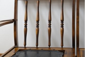 和製ビンテージ　希少な廃番品　オールドカリモク(karimoku)　コロニアルシリーズ　上品な佇まいが魅力の2Pソファ(アームチェア、2人掛け、ヴィンテージ)(R-080172)