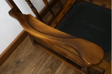 和製ビンテージ　希少な廃番品　オールドカリモク(karimoku)　コロニアルシリーズ　上品な佇まいが魅力の2Pソファ(アームチェア、2人掛け、ヴィンテージ)(R-080172)