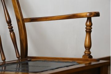 和製ビンテージ　希少な廃番品　オールドカリモク(karimoku)　コロニアルシリーズ　上品な佇まいが魅力の2Pソファ(アームチェア、2人掛け、ヴィンテージ)(R-080172)