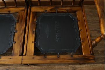 和製ビンテージ　希少な廃番品　オールドカリモク(karimoku)　コロニアルシリーズ　上品な佇まいが魅力の2Pソファ(アームチェア、2人掛け、ヴィンテージ)(R-080172)