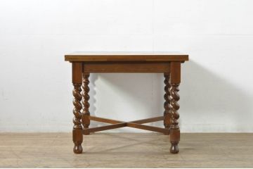 中古　美品　百貨店取り扱い　国産職人手作品　オーク材　ツイストレッグが特徴的なドローリーフテーブル(ダイニングテーブル、エクステンションテーブル、2人掛け、4人掛け、食卓)(定価約22万円)(R-080175)
