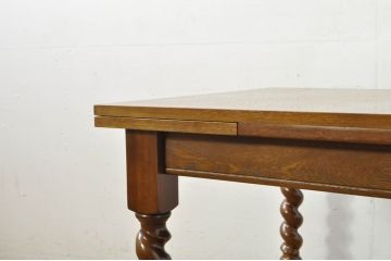 中古　美品　百貨店取り扱い　国産職人手作品　オーク材　ツイストレッグが特徴的なドローリーフテーブル(ダイニングテーブル、エクステンションテーブル、2人掛け、4人掛け、食卓)(定価約22万円)(R-080175)