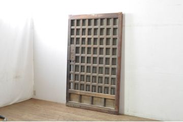 アンティーク建具　上手物!!　背が高くて立派な升目(マス目)格子蔵戸1枚(きつね格子、狐格子、引き戸、玄関戸)(R-080180)