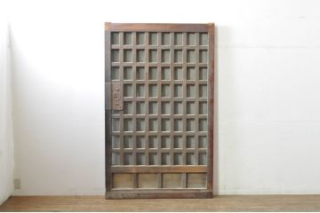 アンティーク建具　上手物!!　背が高くて立派な升目(マス目)格子蔵戸1枚(きつね格子、狐格子、引き戸、玄関戸)(R-080180)