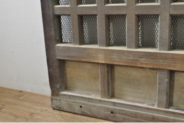 アンティーク建具　上手物!!　背が高くて立派な升目(マス目)格子蔵戸1枚(きつね格子、狐格子、引き戸、玄関戸)(R-080180)