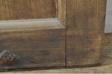 アンティーク建具　新潟産　重厚感のある佇まいが魅力の一枚板の蔵戸1枚(引き戸、玄関戸)(R-080181)