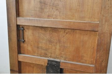 アンティーク建具　新潟産　重厚感のある佇まいが魅力の一枚板の蔵戸1枚(引き戸、玄関戸)(R-080181)