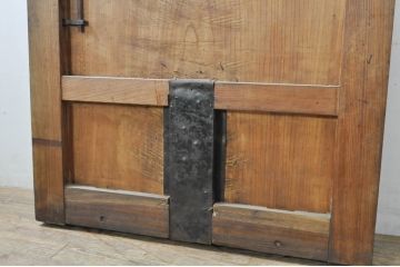 アンティーク建具　新潟産　重厚感のある佇まいが魅力の一枚板の蔵戸1枚(引き戸、玄関戸)(R-080181)