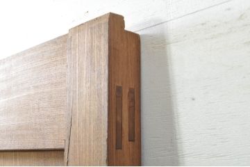 アンティーク建具　総欅(ケヤキ)材　重厚感のある佇まいが魅力の蔵戸1枚(引き戸、玄関戸)(R-080182)