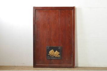 アンティーク建具　七福神の金具が存在感を放つ庄内蔵戸1枚(引き戸、玄関戸)(R-080183)