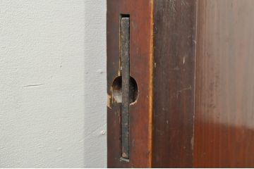 アンティーク建具　七福神の金具が存在感を放つ庄内蔵戸1枚(引き戸、玄関戸)(R-080183)