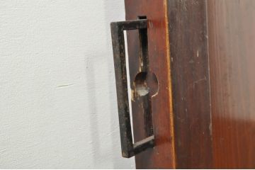 アンティーク建具　七福神の金具が存在感を放つ庄内蔵戸1枚(引き戸、玄関戸)(R-080183)