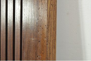 アンティーク建具　総欅(ケヤキ)材　時代の流れを感じさせる格子蔵戸1枚(引き戸、玄関戸、格子戸)(R-080185)
