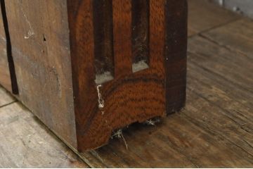 アンティーク建具　総欅(ケヤキ)材　時代の流れを感じさせる格子蔵戸1枚(引き戸、玄関戸、格子戸)(R-080185)