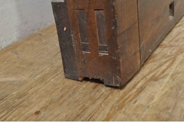 アンティーク建具　総欅(ケヤキ)材　時代の流れを感じさせる格子蔵戸1枚(引き戸、玄関戸、格子戸)(R-080185)