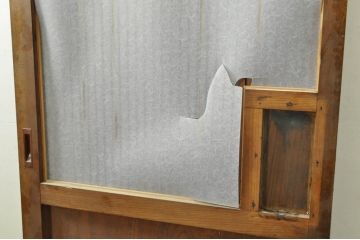 アンティーク建具　総欅(ケヤキ)材　時代の流れを感じさせる格子蔵戸1枚(引き戸、玄関戸、格子戸)(R-080185)