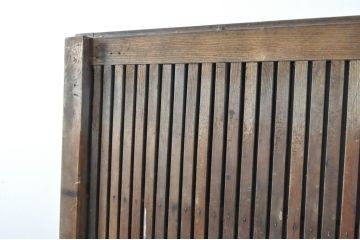 アンティーク建具　欅(ケヤキ)材　堂々とした佇まいが存在感を放つ格子蔵戸1枚(玄関戸、格子戸、引き戸)(R-080188)