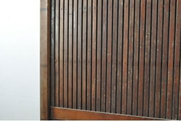 アンティーク建具　欅(ケヤキ)材　堂々とした佇まいが存在感を放つ格子蔵戸1枚(玄関戸、格子戸、引き戸)(R-080188)