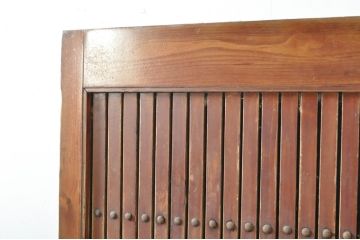 アンティーク建具　欅(ケヤキ)材・檜(ヒノキ)材　巾着をモチーフにした金具が目を引く格子蔵戸1枚(玄関戸、格子戸、引き戸)(R-080189)