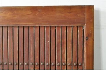 アンティーク建具　欅(ケヤキ)材・檜(ヒノキ)材　巾着をモチーフにした金具が目を引く格子蔵戸1枚(玄関戸、格子戸、引き戸)(R-080189)