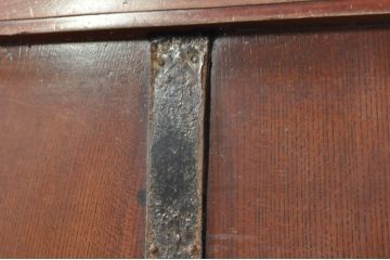 アンティーク建具　欅(ケヤキ)材・檜(ヒノキ)材　巾着をモチーフにした金具が目を引く格子蔵戸1枚(玄関戸、格子戸、引き戸)(R-080189)