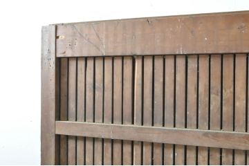 アンティーク建具　欅(ケヤキ)材・檜(ヒノキ)材　巾着をモチーフにした金具が目を引く格子蔵戸1枚(玄関戸、格子戸、引き戸)(R-080189)