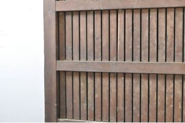 アンティーク建具　欅(ケヤキ)材・檜(ヒノキ)材　巾着をモチーフにした金具が目を引く格子蔵戸1枚(玄関戸、格子戸、引き戸)(R-080189)
