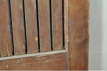 アンティーク建具　欅(ケヤキ)材・檜(ヒノキ)材　巾着をモチーフにした金具が目を引く格子蔵戸1枚(玄関戸、格子戸、引き戸)(R-080189)