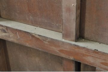 アンティーク建具　欅(ケヤキ)材・檜(ヒノキ)材　巾着をモチーフにした金具が目を引く格子蔵戸1枚(玄関戸、格子戸、引き戸)(R-080189)