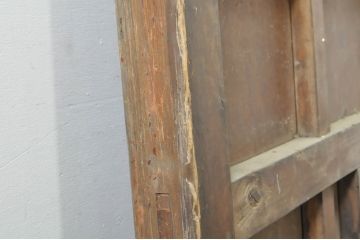 アンティーク建具　欅(ケヤキ)材・檜(ヒノキ)材　巾着をモチーフにした金具が目を引く格子蔵戸1枚(玄関戸、格子戸、引き戸)(R-080189)